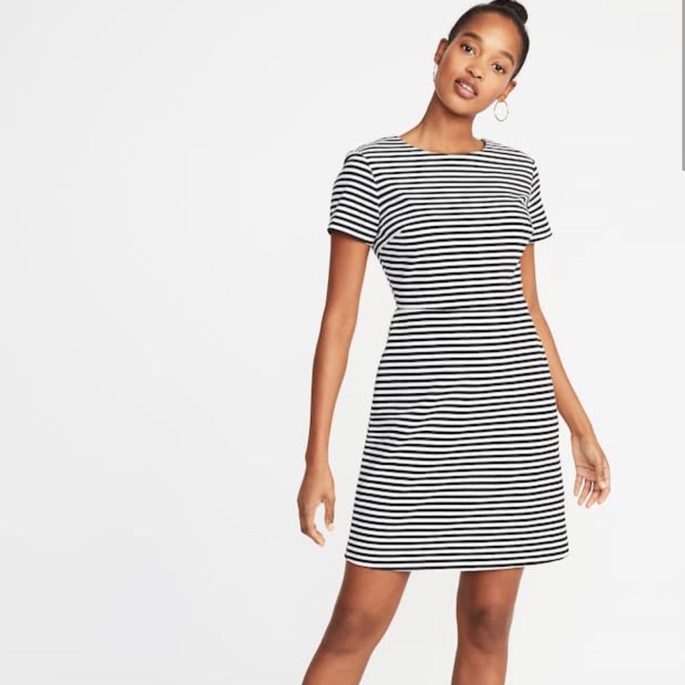 Old Navy  ponte-knit sheath dress